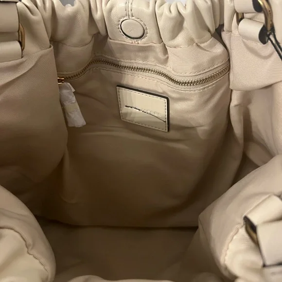 Marc Jacob’s The Cristina Tote - Picture 10 of 11